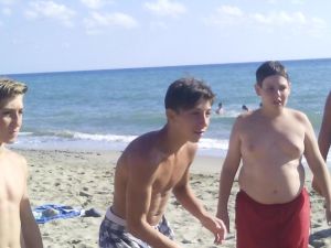 Ascea, ragazzi al mare